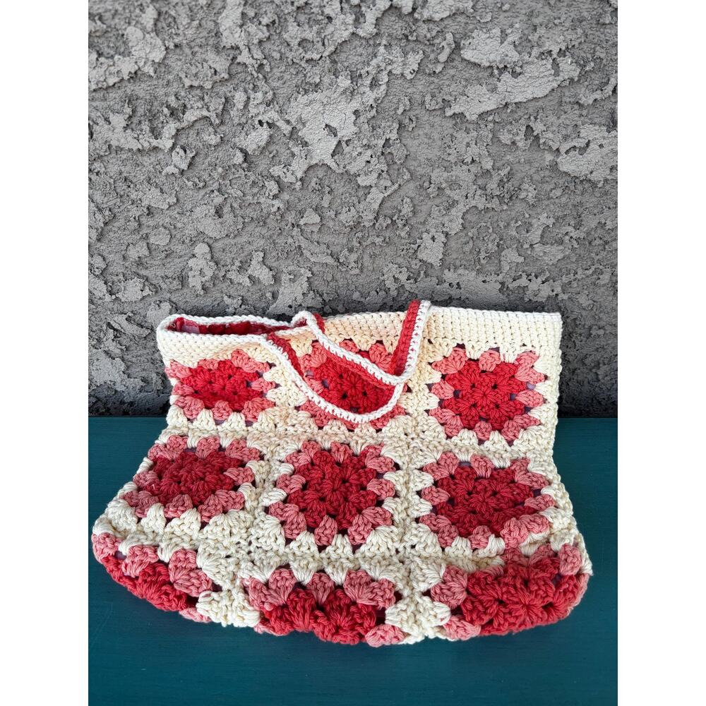 Handmade Reusable Tote Bag: Lined Granny Square Bag - Picture 5 of 5